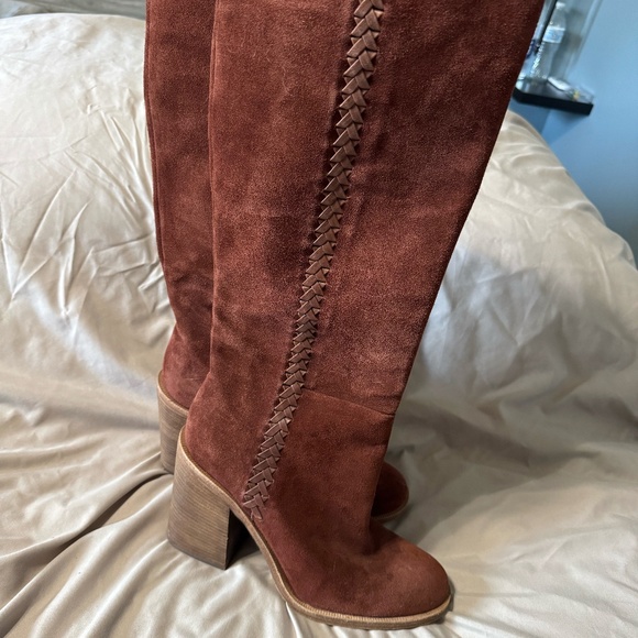Mahogany Suede Knee High Ugg Boots with Heel - Picture 1 of 3
